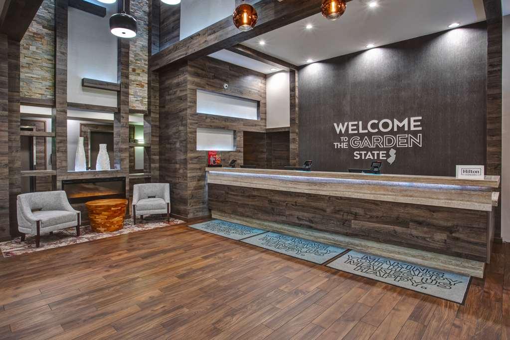 Hampton Inn And Suites Newark Airport Элизабет Интерьер фото